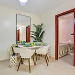Elegant Coastal Retreat With Private Terrace & Pool Access بيت للعطل *