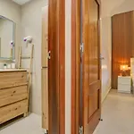 別荘 Elegant Coastal Retreat With Private Terrace & Pool Access