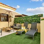 Elegant Coastal Retreat With Private Terrace & Pool Access كاليتا ذي فوستي