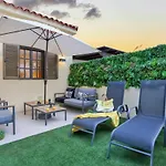 Elegant Coastal Retreat With Private Terrace & Pool Access Semesterbostad Caleta De Fuste