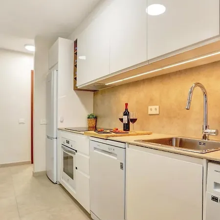 Elegant Coastal Retreat With Private Terrace & Pool Access Caleta De Fuste