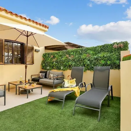 Elegant Coastal Retreat With Private Terrace & Pool Access Caleta De Fuste