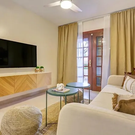 Σπίτι διακοπών Elegant Coastal Retreat With Private Terrace & Pool Access