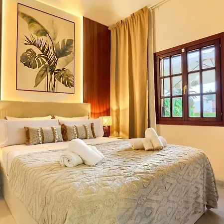 Elegant Coastal Retreat With Private Terrace & Pool Access