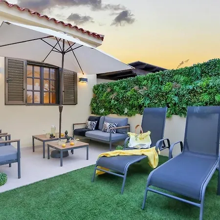 Elegant Coastal Retreat With Private Terrace & Pool Access Σπίτι διακοπών Caleta De Fuste