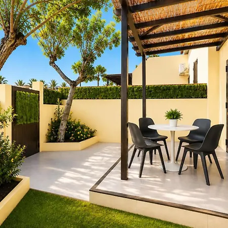 Ferienhaus Elegant Coastal Retreat With Private Terrace & Pool Access