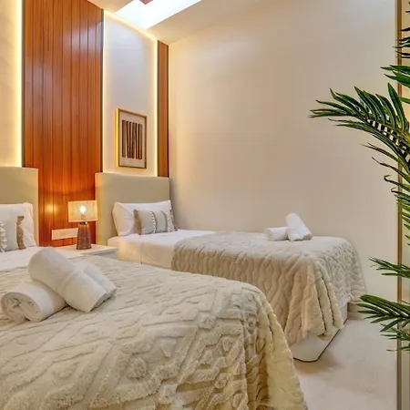 Elegant Coastal Retreat With Private Terrace & Pool Access Ferienhaus *