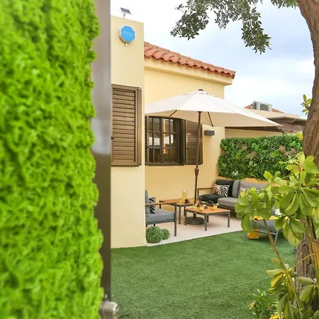 Ferienhaus Elegant Coastal Retreat With Private Terrace & Pool Access Caleta De Fuste