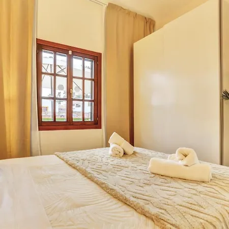 Elegant Coastal Retreat With Private Terrace & Pool Access Ferienhaus Caleta De Fuste