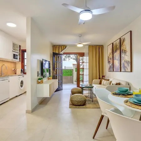 Ferienhaus Elegant Coastal Retreat With Private Terrace & Pool Access