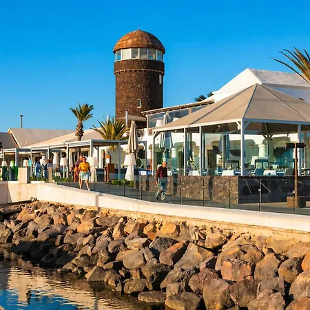 Elegant Coastal Retreat With Private Terrace & Pool Access *